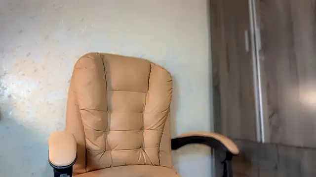 Snapshot of TinyTemptress chatting on January 18, 2026, 5:55 am TinyTemptress online show from January 18, 2026, 5:55 am