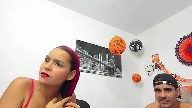 Snapshot of Sofi_And_Santy chatting on October 18, 2025, 1:30 am Sofi And Santy online show from October 18, 2025, 1:30 am