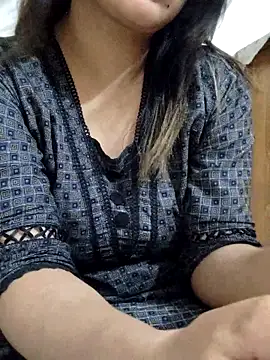 Tanha18 online show from November 24, 2025, 7:24 pm