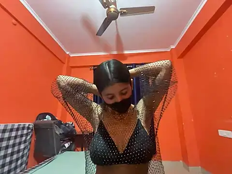 HOT HONEY10 online show from February 16, 2026, 1:29 pm