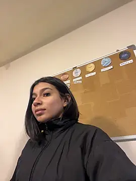 AlyssaRay online show from April 1, 2026, 11:44 am