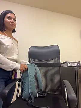 AlyssaRay online show from April 8, 2026, 12:05 pm