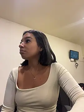 AlyssaRay online show from May 18, 2026, 4:02 pm