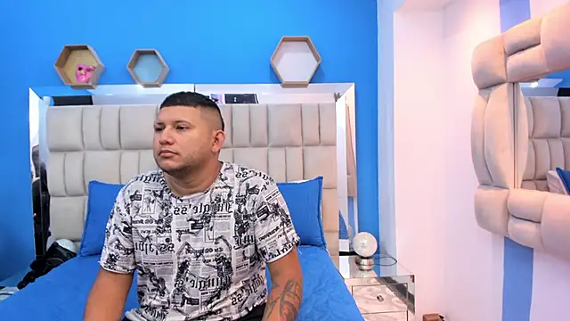 catalina and jhon online show from October 24, 2025, 12:23 pm