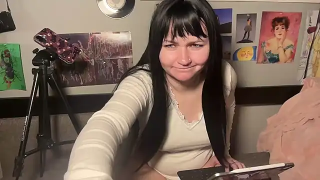 Snapshot of h3rons chatting on November 17, 2025, 11:43 pm h3rons online show from November 17, 2025, 11:43 pm