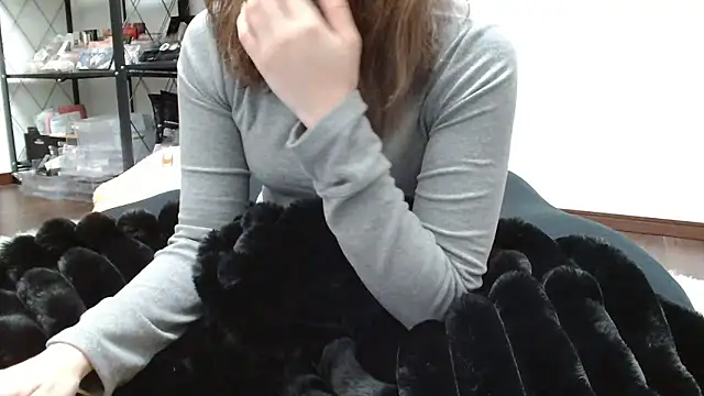  Ema ch online show from December 17, 2025, 1:22 am