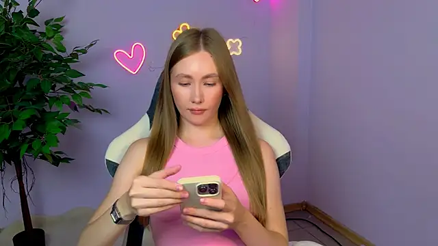 Snapshot of EllyColins chatting on July 10, 2026, 3:55 am EllyColins online show from July 10, 2026, 3:55 am