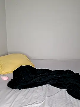 certifiedhottie2025 online show from April 26, 2026, 6:44 am