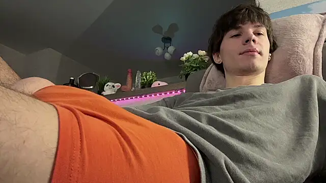 Jeremy1Scott online show from February 6, 2026, 4:17 am