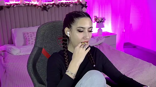 Snapshot of RebeckaThornton chatting on January 17, 2026, 9:58 am RebeckaThornton online show from January 17, 2026, 9:58 am