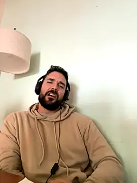 Snapshot of ReDiBastoni90 chatting on October 20, 2025, 10:27 am ReDiBastoni90 online show from October 20, 2025, 10:27 am