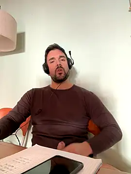 Snapshot of ReDiBastoni90 chatting on October 28, 2025, 8:07 am ReDiBastoni90 online show from October 28, 2025, 8:07 am