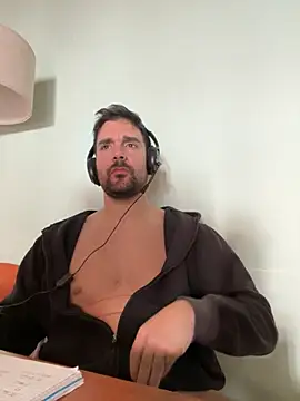 Snapshot of ReDiBastoni90 chatting on October 29, 2025, 8:16 am ReDiBastoni90 online show from October 29, 2025, 8:16 am