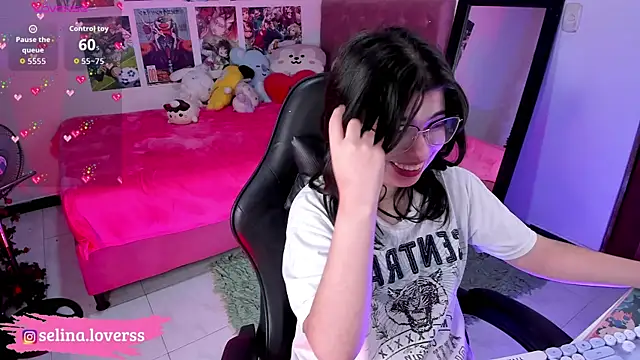 selina lovers  online show from April 18, 2026, 3:21 am