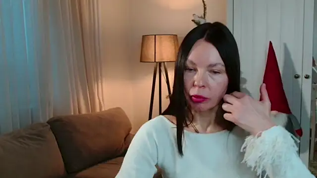 LittleNicolee online show from December 21, 2025, 1:40 pm