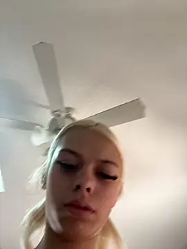 Snapshot of itspinkkk chatting on October 15, 2025, 4:40 pm itspinkkk online show from October 15, 2025, 4:40 pm