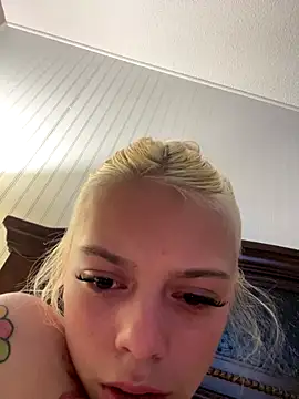 Snapshot of itspinkkk chatting on October 18, 2025, 3:31 am itspinkkk online show from October 18, 2025, 3:31 am