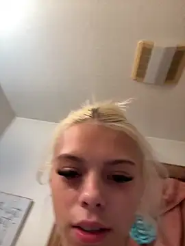 Snapshot of itspinkkk chatting on October 26, 2025, 12:49 am itspinkkk online show from October 26, 2025, 12:49 am