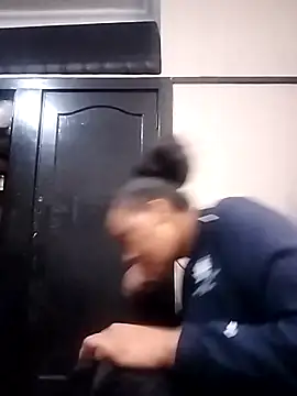 CaramelBoootie online show from April 17, 2026, 4:32 pm