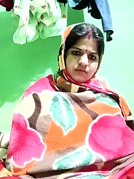 Karishma cute online show from November 11, 2025, 7:36 pm