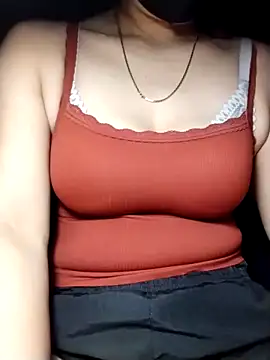 Snapshot of YiyinLy chatting on October 20, 2025, 8:20 pm YiyinLy online show from October 20, 2025, 8:20 pm