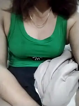 YiyinLy online show from October 30, 2025, 8:38 am