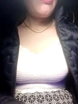 YiyinLy online show from March 15, 2026, 8:59 pm