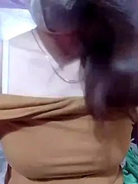 YiyinLy online show from April 9, 2026, 6:52 am