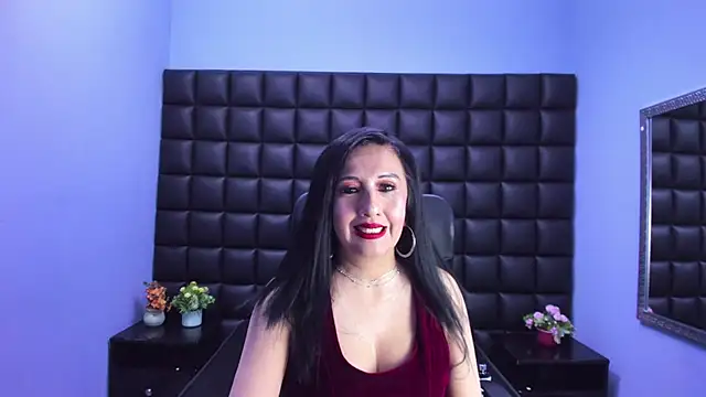 Agatha Leon  online show from April 12, 2026, 2:33 pm