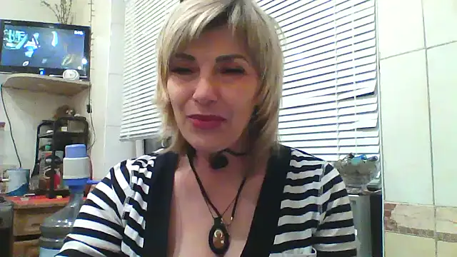 Lia Ray online show from October 17, 2025, 7:38 pm