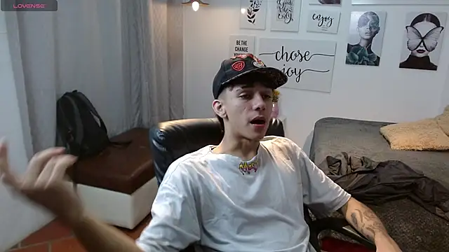 AmethystShadow17 online show from November 22, 2025, 12:15 pm