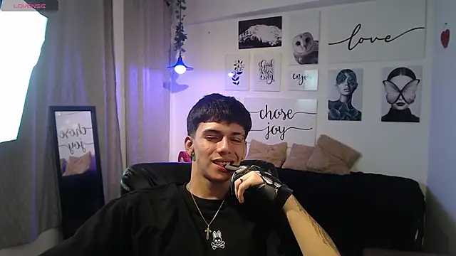 AmethystShadow17 online show from March 14, 2026, 8:03 pm