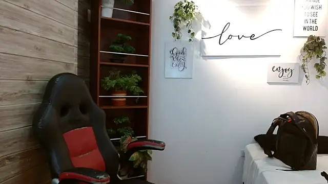 AmethystShadow17 online show from April 23, 2026, 4:24 am