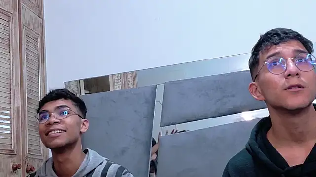 Desire4Duo online show from December 2, 2025, 1:50 pm