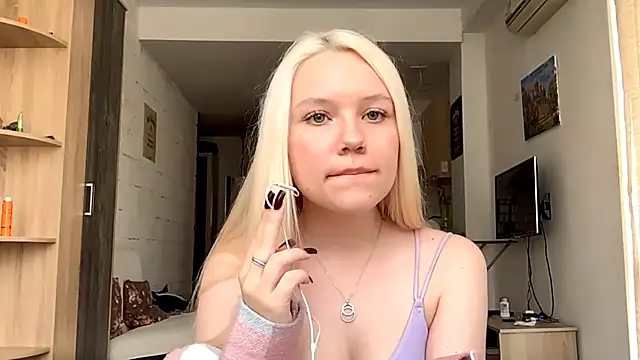 LupeLewitt online show from October 20, 2025, 12:16 pm