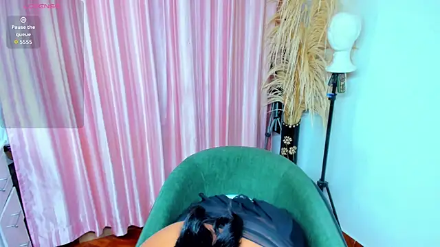 Snapshot of Maximiliano-03 chatting on October 29, 2025, 12:57 am Maximiliano-03 online show from October 29, 2025, 12:57 am