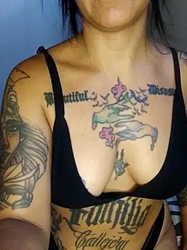 Snapshot of impia-69 chatting on February 8, 2026, 4:43 pm impia-69 online show from February 8, 2026, 4:43 pm