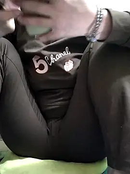 Amanda- ena- online show from November 2, 2025, 6:27 am