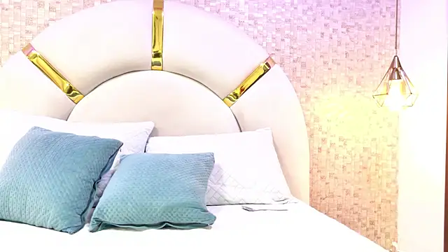 emmy rose25 online show from April 18, 2026, 11:36 am