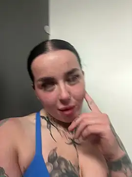 lucycoxxoxo online show from May 15, 2026, 10:50 pm