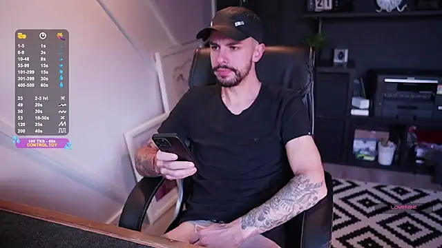 monsieurguitsxxx online show from December 22, 2025, 1:19 pm