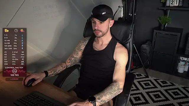 monsieurguitsxxx online show from February 16, 2026, 3:19 pm