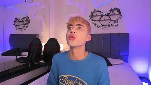 JustinCastiblanco online show from November 1, 2025, 11:23 am