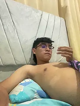 Muchachito18 online show from November 15, 2025, 5:27 am