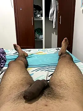 Muchachito18 online show from November 16, 2025, 4:07 am