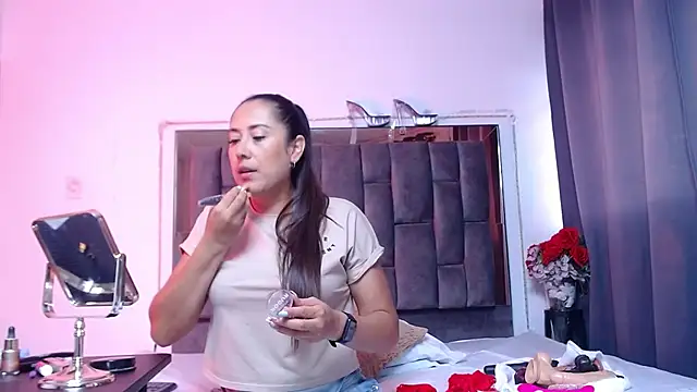 Snapshot of Salmma_Milf chatting on April 30, 2026, 11:27 am Salmma Milf online show from April 30, 2026, 11:27 am