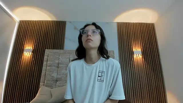 AnnieAndLeandro online show from January 17, 2026, 2:33 pm