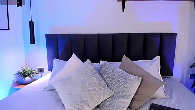 AilanaCortes online show from November 19, 2025, 12:05 pm