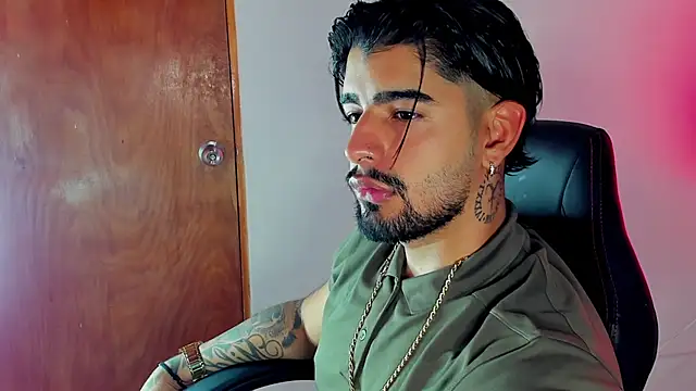 maximo black  online show from October 30, 2025, 11:49 pm