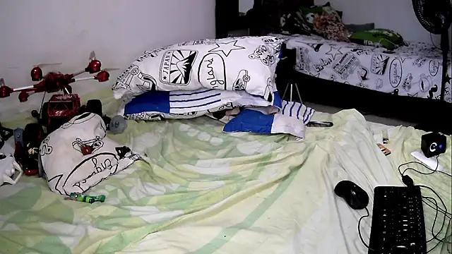 AXionX online show from November 11, 2025, 3:01 pm